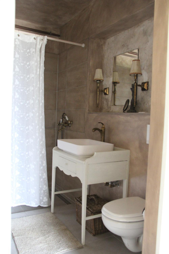 Bathroom, Le Relais du Doubs en Bourgogne, Saône-et-Loire