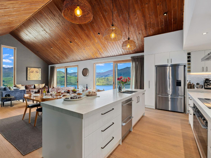 Others 4, Sicilian Luxury Retreat, Queenstown-Lakes