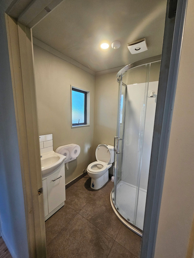 Bathroom, Morning Calm Lodge Limited, Hamilton