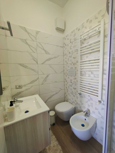 Bathroom 4, Casa Garofalo, Napoli