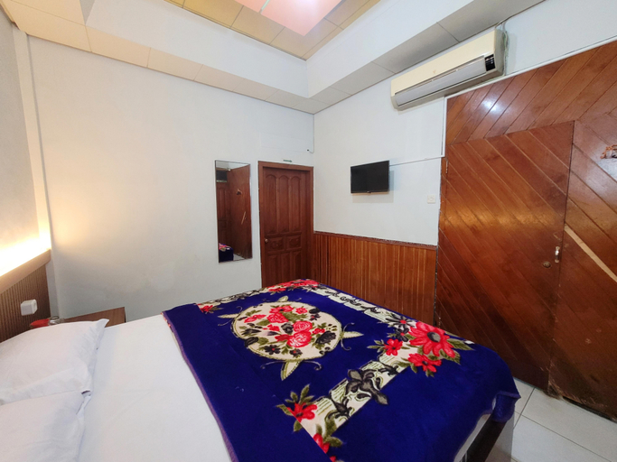 OYO 1761 Hotel Dirgahayu - Tap to explore photos