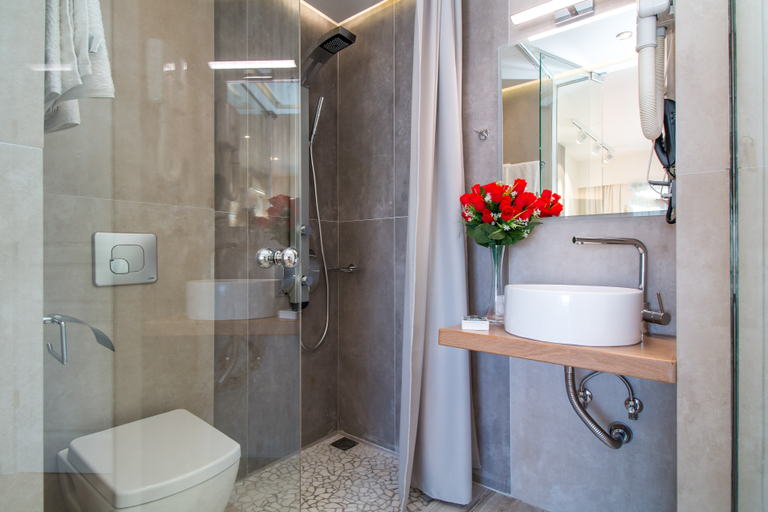 Bathroom 3, Lido Star Beach, South Aegean