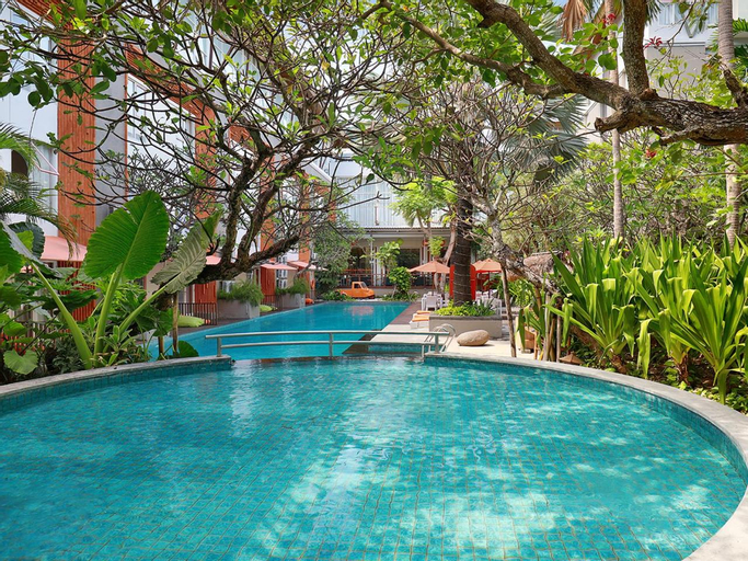 Swimming Pool 13