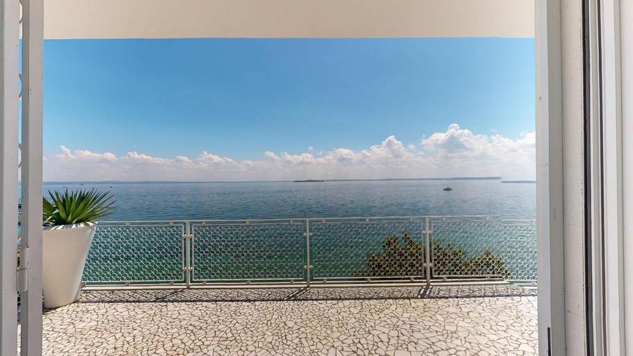 Others 3, Villa Flora luxury pool-BGL, Brescia
