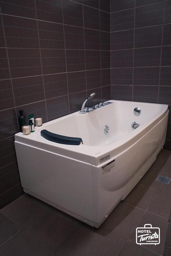 Bathroom, Hotel Turista Canlubang, Calamba City