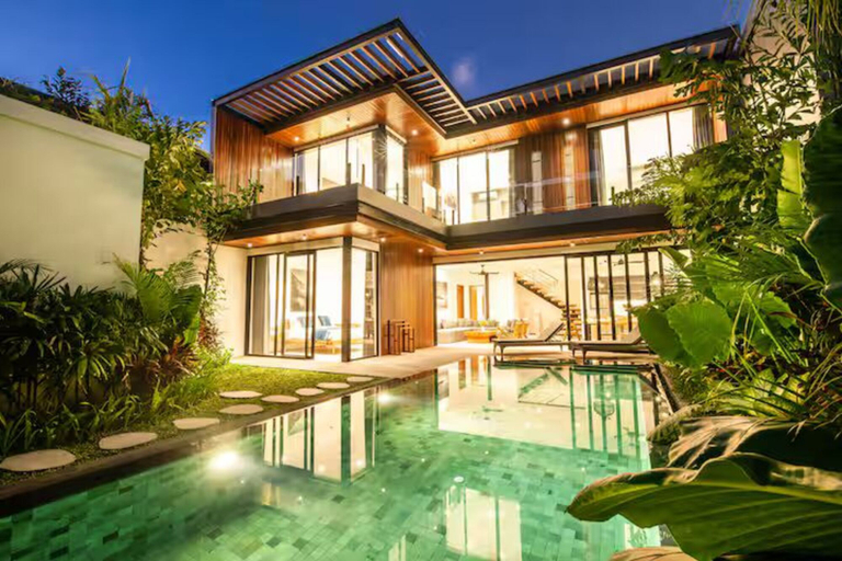 Exterior & Views