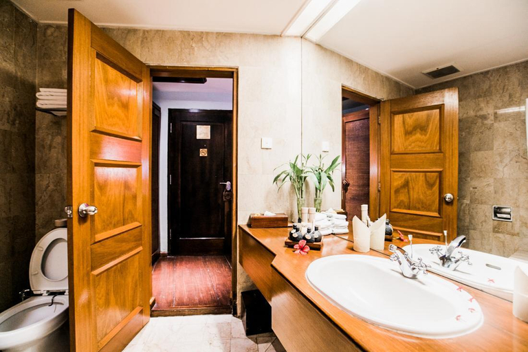 Bathroom 22
