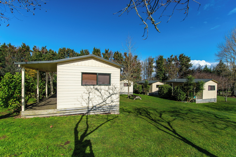 Exterior & Views 2, Morning Calm Lodge Limited, Hamilton