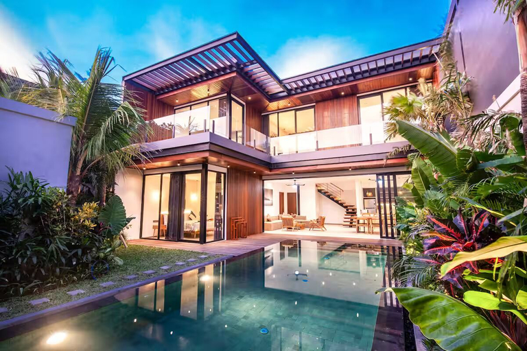 Exterior & Views
