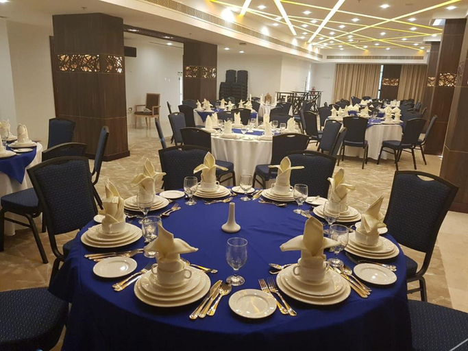 Food & Drinks 4, Muscat Gate Hotel, Seeb