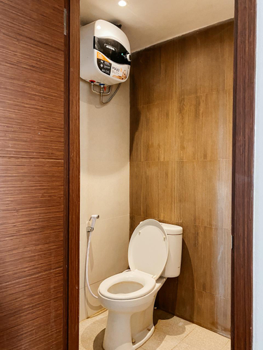 Bathroom 5, 3BR Sudirman Suites Apartemen by Your Home, Bandung