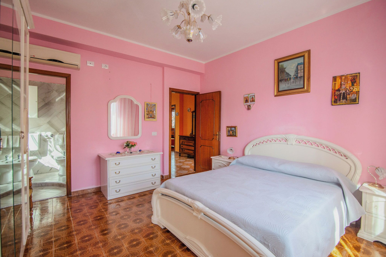 Bedroom 3, Villa Corsica, Cagliari