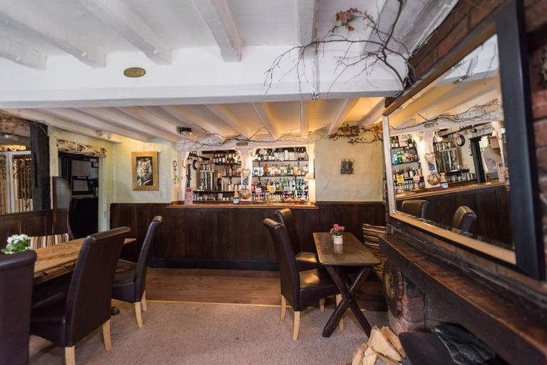 Food & Drinks 5, Golden Lion Hotel, Warwickshire