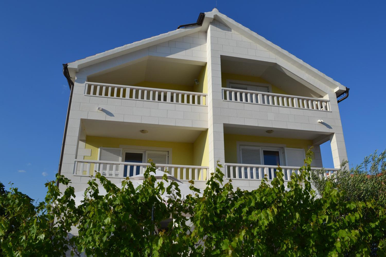 Others 2, Apartment Tihomir, Vodice