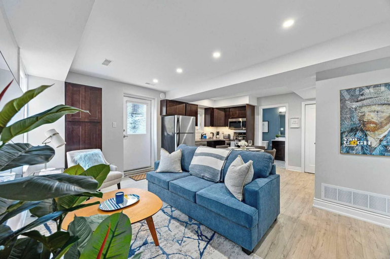 Others 2, Casa St Clair - Family Suite w Patio, Toronto