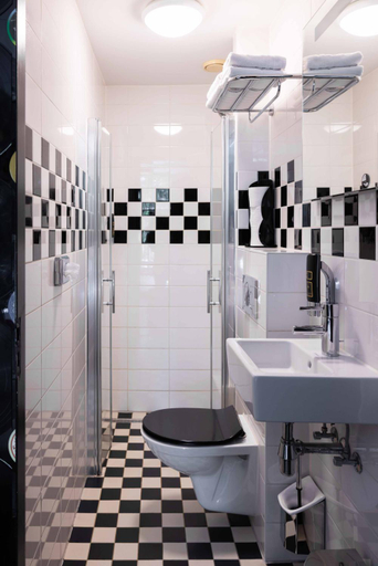 Bathroom 3, BackStage Hotel, Amsterdam