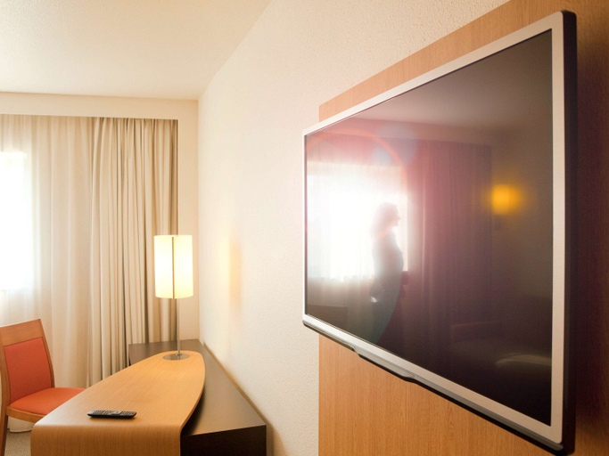 Bedroom 4, Novotel Muscat Airport, Seeb