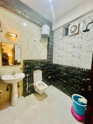 Bathroom 2, Zeal Luxury Boutique Hotel, Mathura