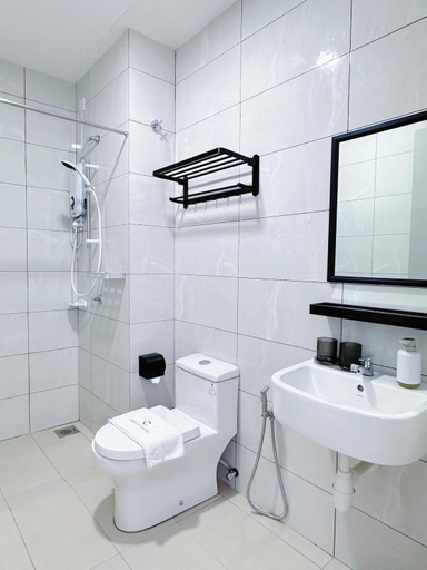 Bathroom 3, Amber Cove by C Homestay Malacca, Malacca City