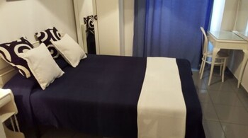 Others 4, Hostal Parisien, Barcelona