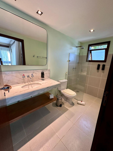 Bathroom 10