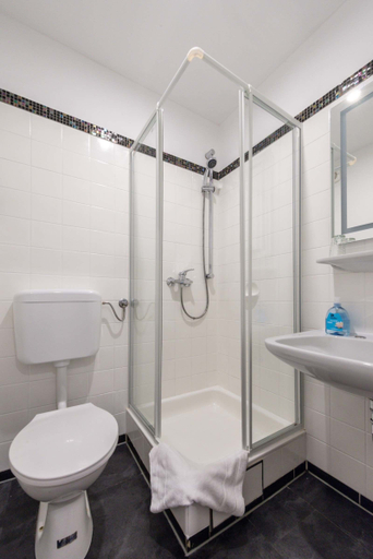 Bathroom 5, Hotel & Gasthof Krone, Augsburg