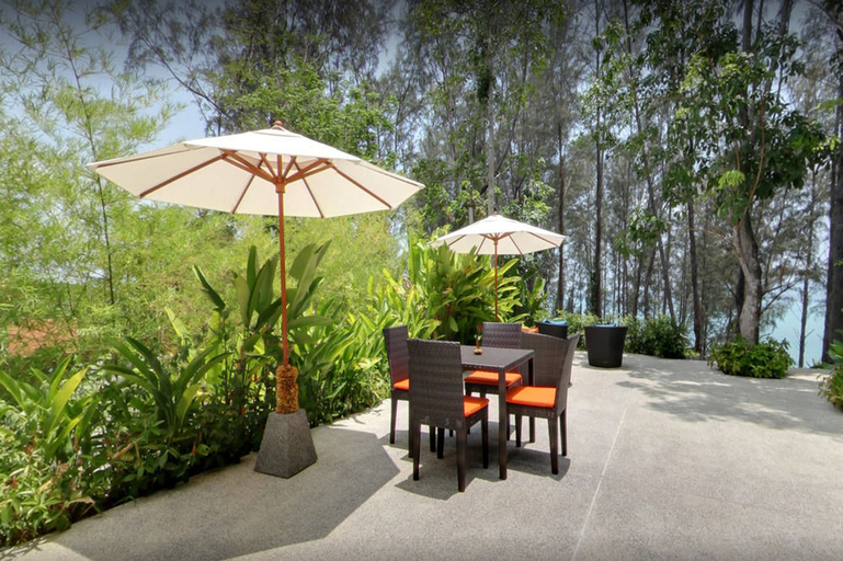 Exterior & Views 9