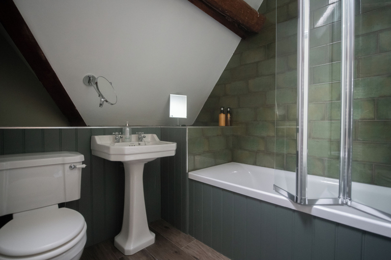 Bathroom 3, Mill House & Cottage - on Cotswold Way, Gloucestershire