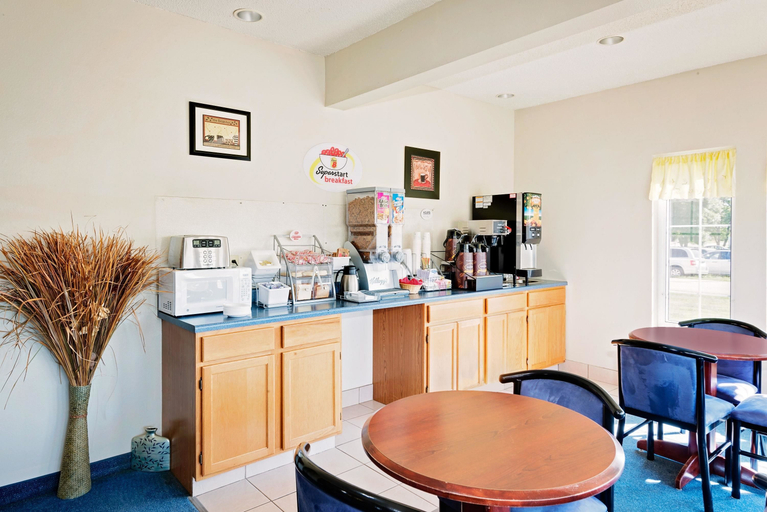 Food & Drinks, Emmetsburg Hotel and Suites, Palo Alto