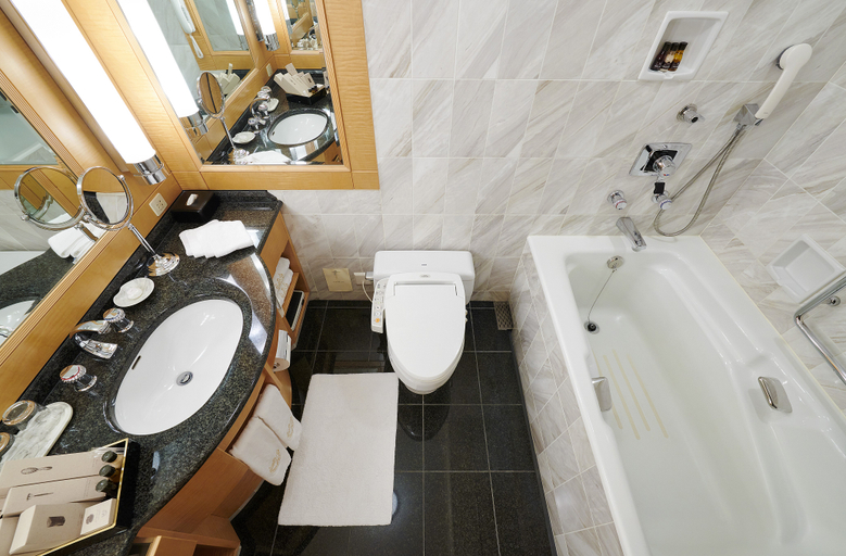 Bathroom 28