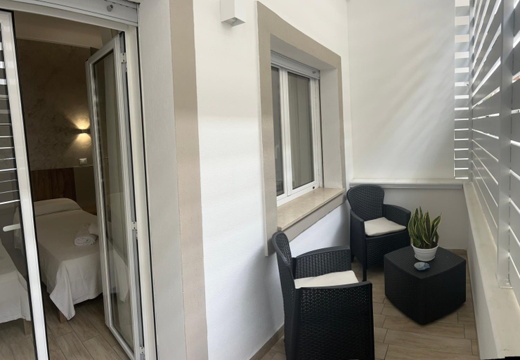 Others 5, Aramarina B&B, Cosenza