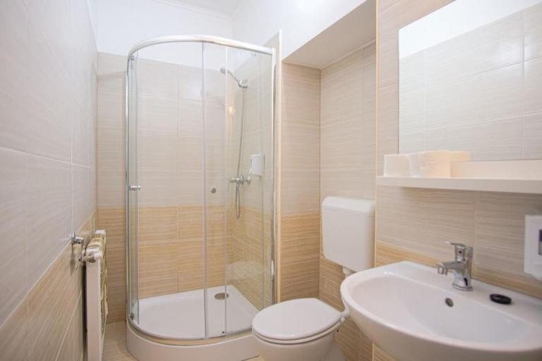 Bathroom 4, Easy Star Hotel, Budapesti