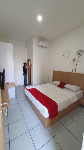 Bedroom 2, Capital O 94359 Aurora Guest House, South Tangerang