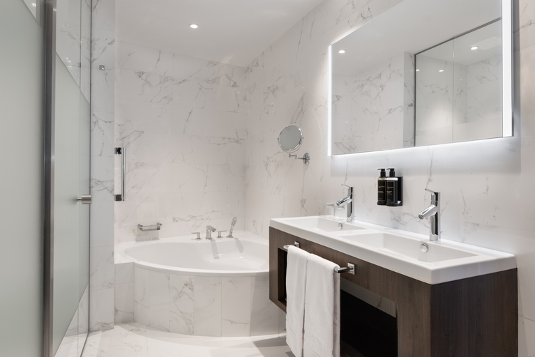 Bathroom 12
