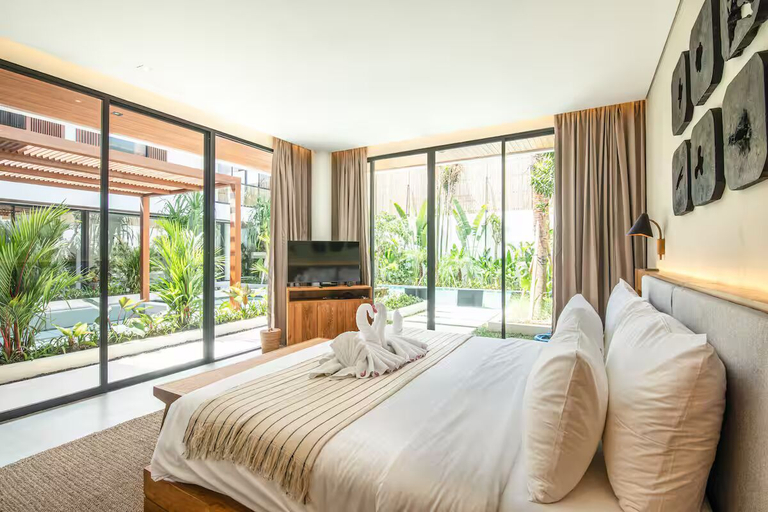Bedroom 3, Villa Swastamita - Luxury 5BR Villa, 200m to Brawah's Beach Bliss, Badung