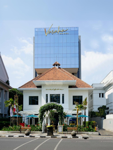 Exterior & Views 28