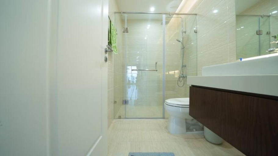 Bathroom 10