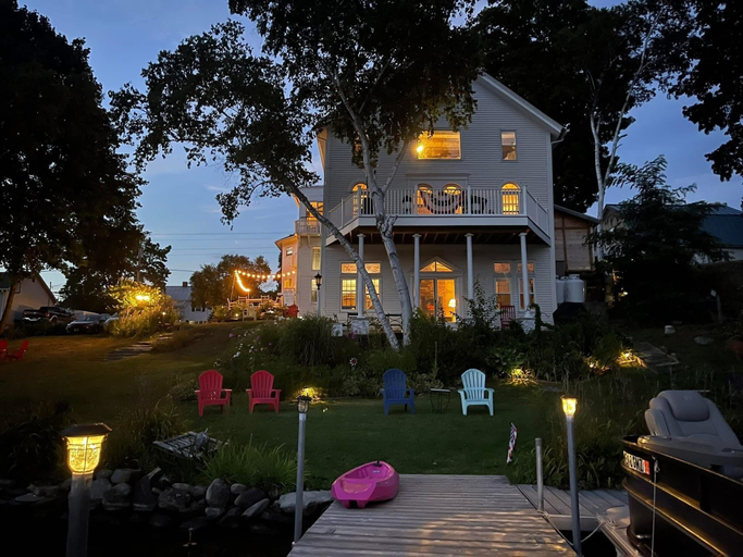 Exterior & Views