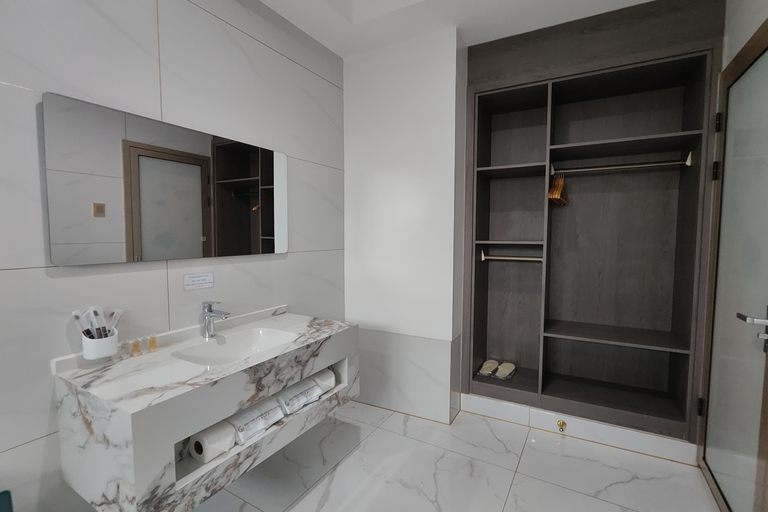 Bathroom 5, Mactan Grand Golden Hotel near Airport, Lapu-Lapu City