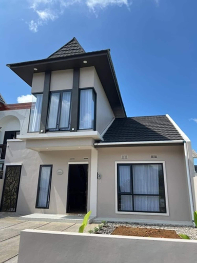 Exterior & Views 2, OSH Omah Syariah Homestay, Wonosobo