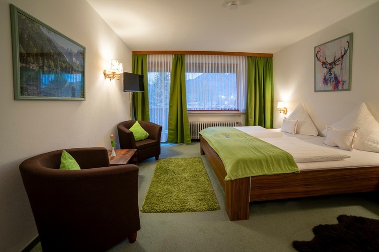 Bedroom 4, Gastehaus beim Schneidersepp inkl. Chiemgaukarte, Traunstein