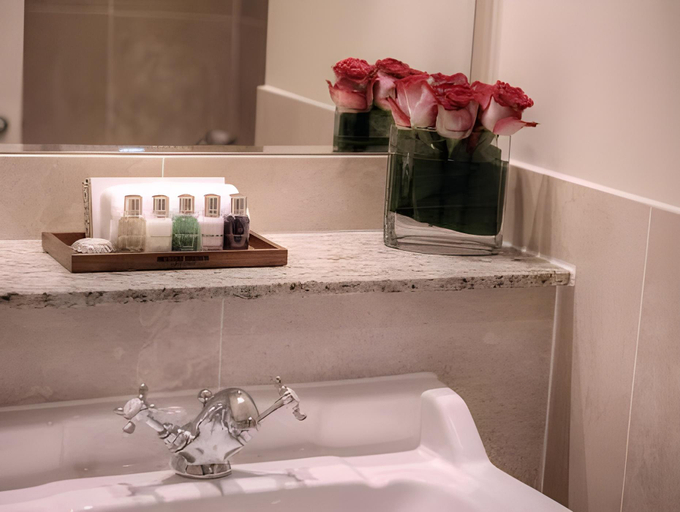 Bathroom 3, Wentbridge House Hotel, Wakefield