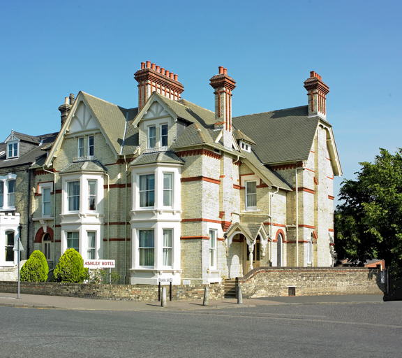Exterior & Views