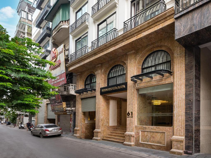 Exterior & Views