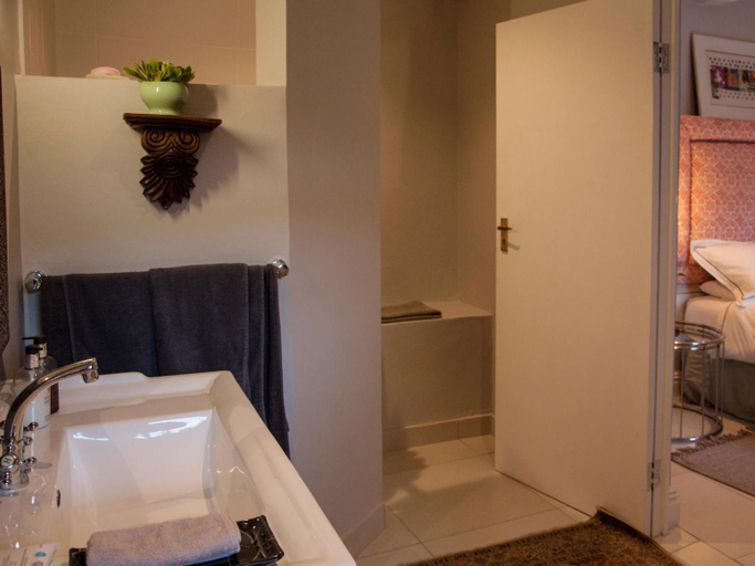 Bathroom, The Montagu Coach House, Cape Winelands