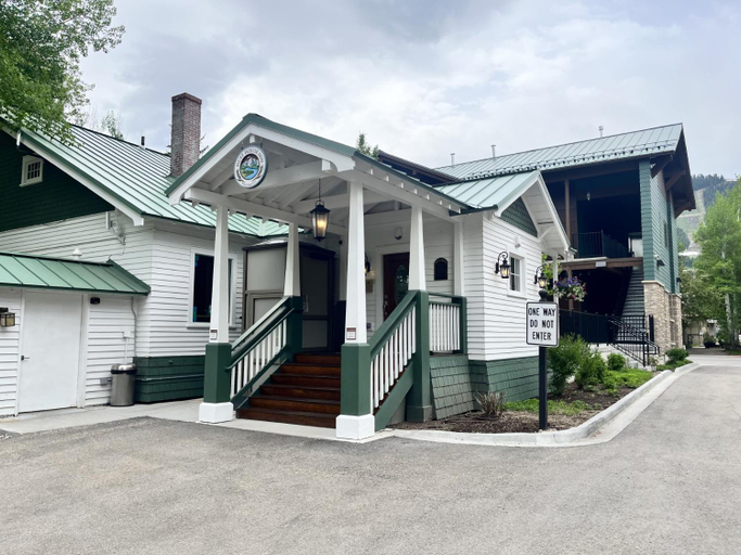 Huff House Inn and Cabins, Teton