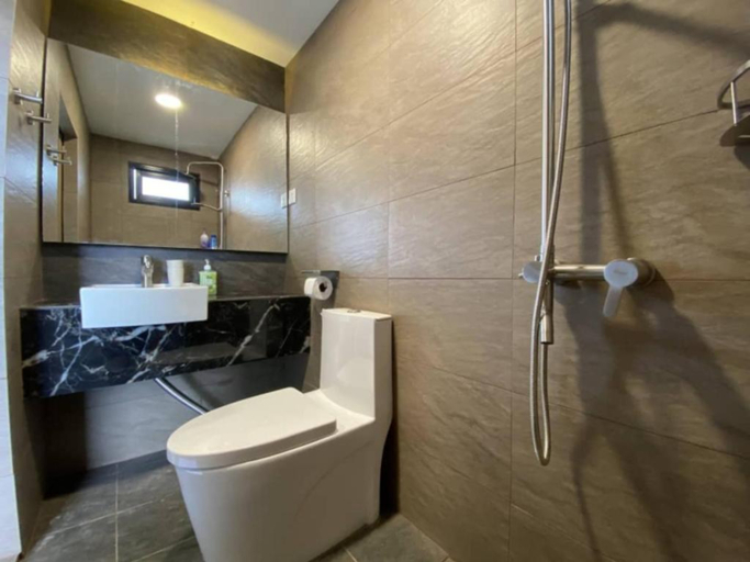 Bathroom 5, Boxinn Kontena Home Stay, Semporna