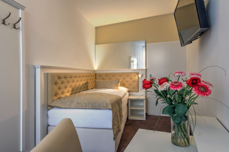 Bedroom 4, Hotel Taurus, Praha 2
