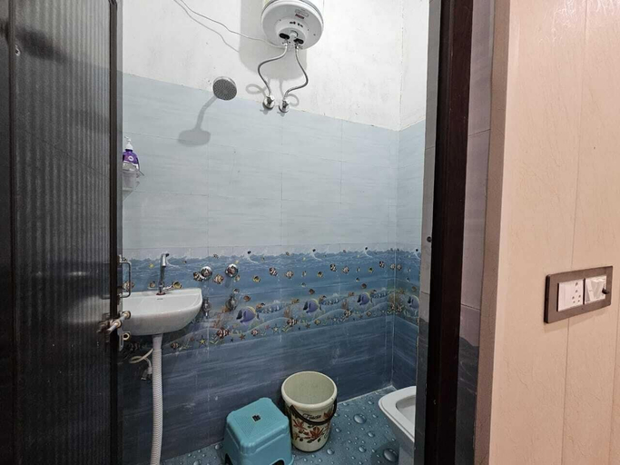 Bathroom 5, Vinayak Guest House, Faizabad