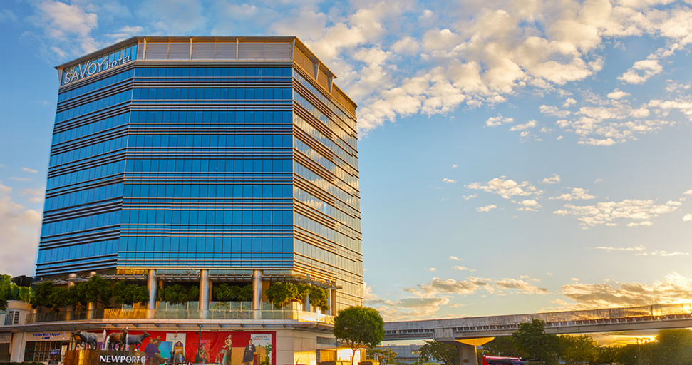 Exterior & Views 16